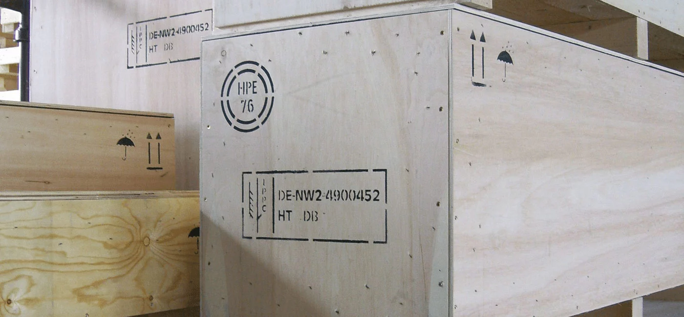 Industriegüter in einer großen Holzverpackung - individuell produziert