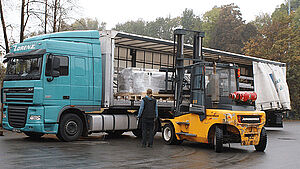 Loading process packaging at a shipping company